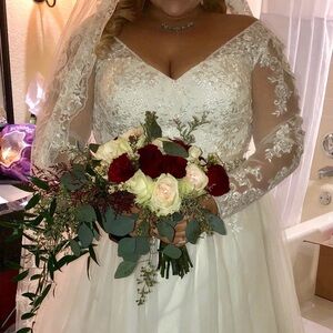 Elegant White Lace Wedding Dress